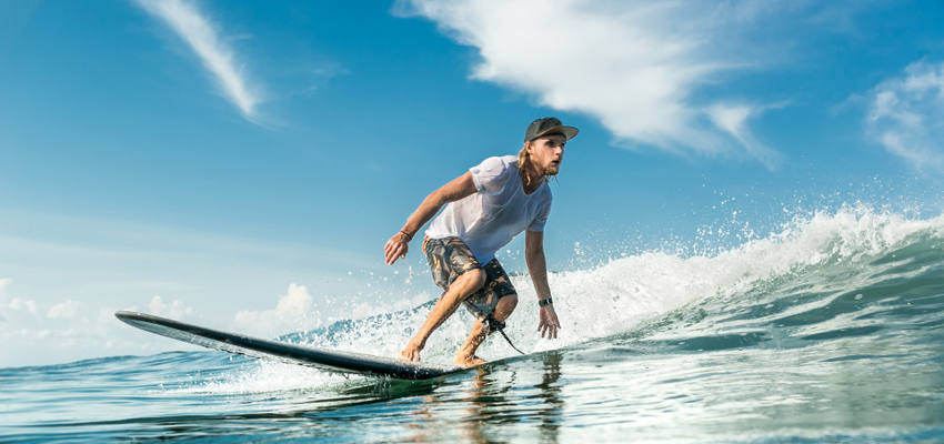 Auf Bali surfen