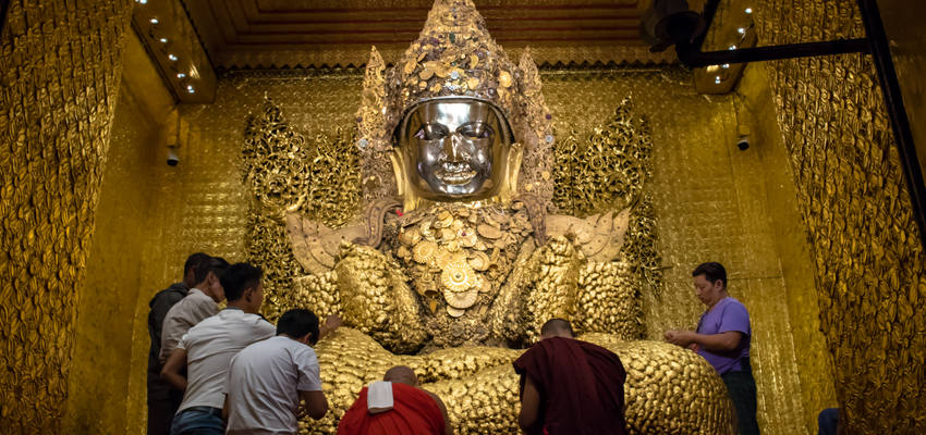 Buddhisten in Tempel
